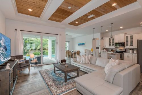 118 Bermuda Rd, Marco Island, FL 34145-3910