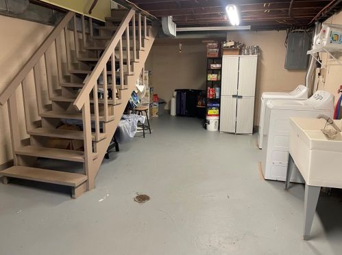 2422 Savannah Rd, New Castle PA  16101-5537 exterior