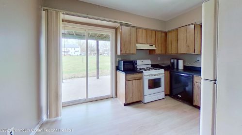 13 Maynard Dr, Erial NJ  08081-2305 exterior