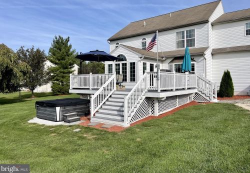 12 Bittersweet Dr, Cochranville PA  19330-1406 exterior