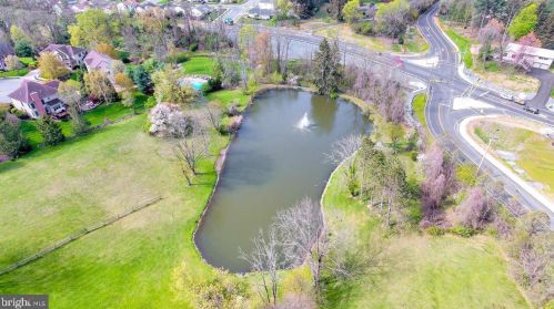 6411 Devonshire Hts Rd, Harrisburg PA 17111-4818 exterior