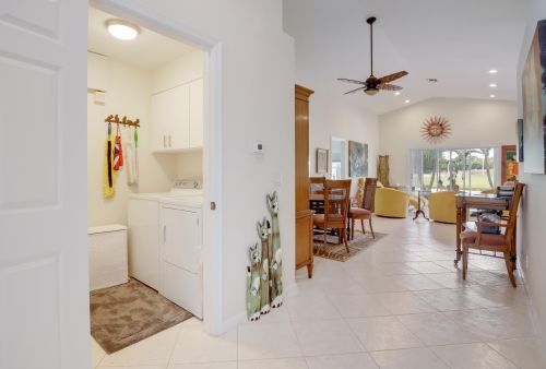 6633 Sun River Rd, Boynton Beach, FL 33437-6029