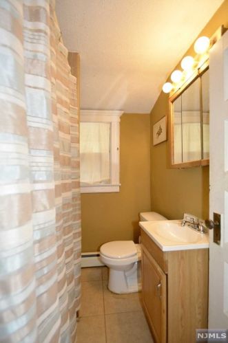 148 Overpeck Ave, Ridgefield Park NJ  07660-1504 exterior