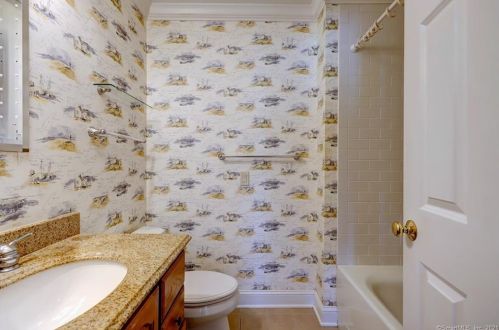 11 Wildwood Ave, Milford CT  06460-5846 exterior