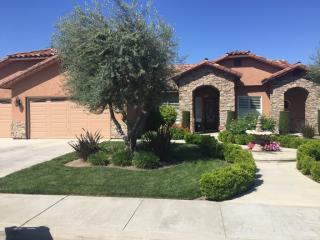 2076 Castle Dr, Hanford, CA 93230-7924
