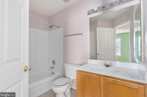 1260 Corbett Pl, Woodbridge VA  22191-1045 exterior