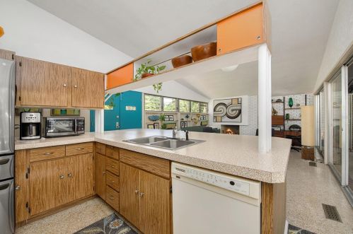 4610 Cypress Way, Saint Petersburg FL  33705-4526 exterior