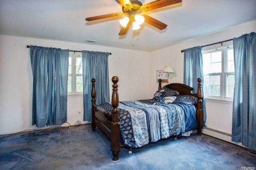 2 Laura Ct, Mount Sinai NY  11766-2360 exterior