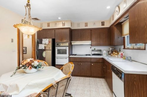 2 Capalbo Ave, West Paterson, NJ 07424-1808