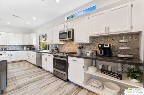 78720 Avenida La Fonda, La Quinta CA  92253-2805 exterior