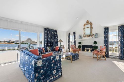 44 Westbridge Rd, West Hampton Beach, NY 11978-2624