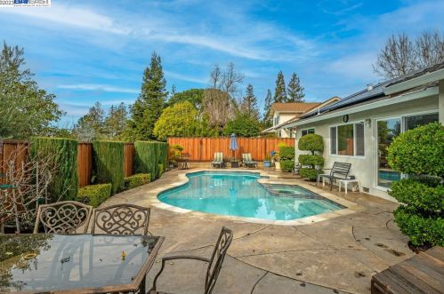 320 Mccloud Pl, Danville, CA 94526-5017