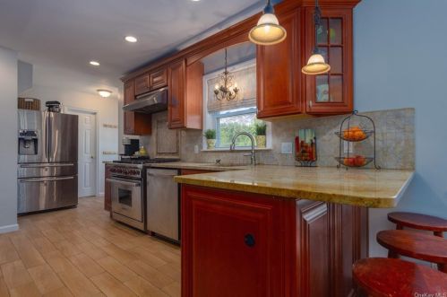 139 Hilburn Rd, Scarsdale NY  10583-6117 exterior