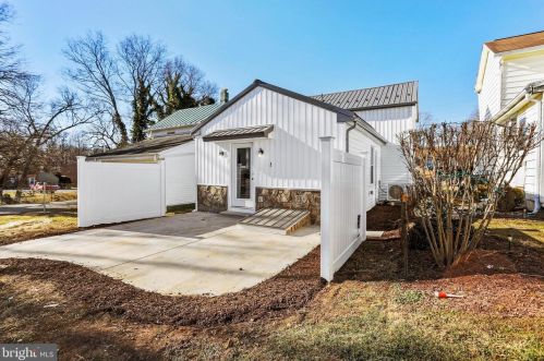 429 Lawrence St, Charles Town WV  25414-1552 exterior
