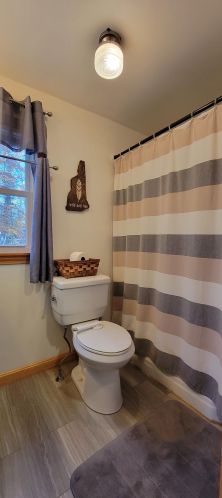 9 Hemlock St, Hillsboro NH  03244-5027 exterior