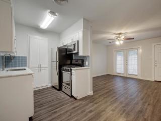6115 Manor Rd, Austin TX  78723-3634 exterior