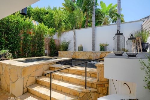 513 Dianthus St, Manhattan Beach CA  90266-6720 exterior