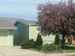 7518 285th Cir, Valley, NE 68064-9400
