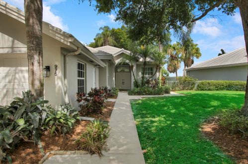 975 Bear Island Cir, West Palm Beach FL  33409-2062 exterior
