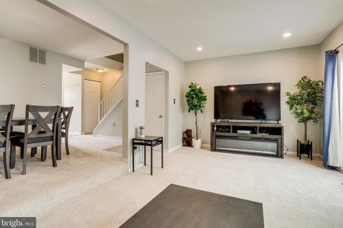 2545 Kingswood Ct, Woodbridge VA  22192-2029 exterior