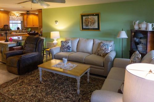 5404 Casino Dr, Tarpon Springs, FL 34690-6629