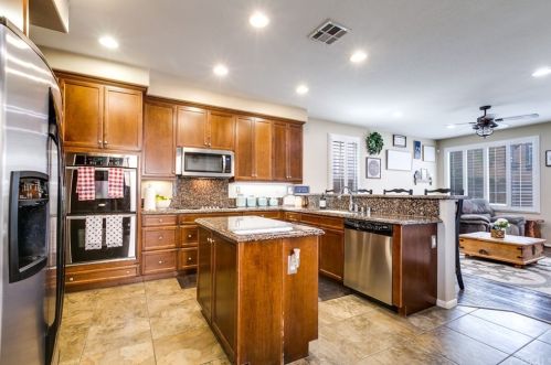 6787 Vanderbilt St, Chino CA  91710-1308 exterior