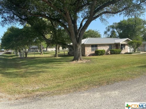 85 Albert Ave, Victoria, TX 77905-5415