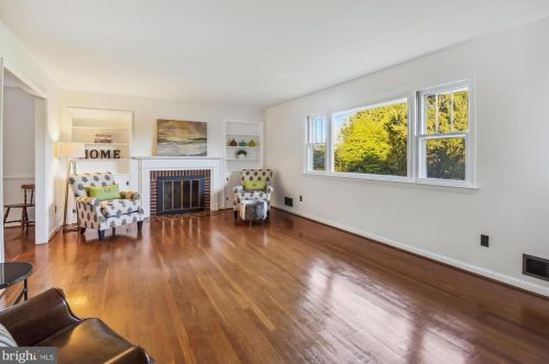 13100 Furnace Mountain Rd, Lovettsville, VA 20180-2418