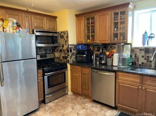 130-35 220th St, Jamaica, NY 11413-2506