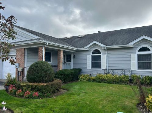 52 Primrose Ln, Babylon, NY 11703-3247