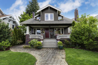 8336 32nd Ave, Seattle, WA 98117-3921