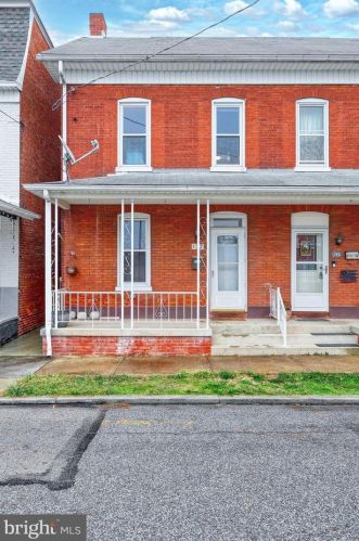 137 East St, Spring Grove PA  17362-1215 exterior
