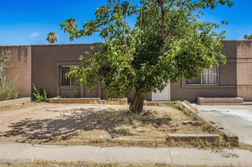 6742 Hawk Dr, Tucson, AZ 85730-3248