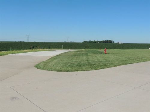 1450 Ridgeview Dr, West Liberty, IA 52776-9162