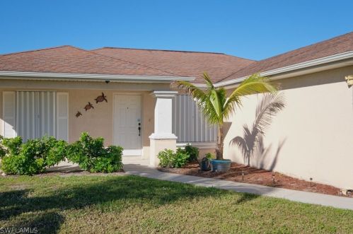 422 Palmyra Ave, Lehigh Acres, FL 33974-2446