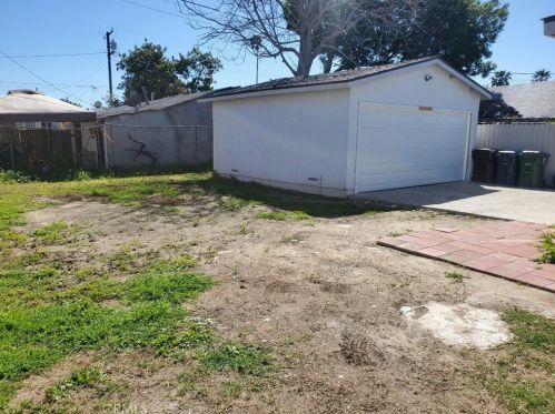 340 Elm St, Compton CA  90220-2113 exterior