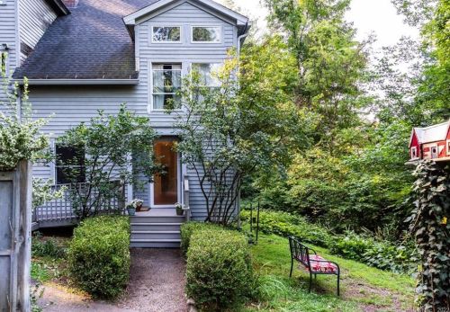 23 Calhoun St, Washington Depot, CT 06794-1522