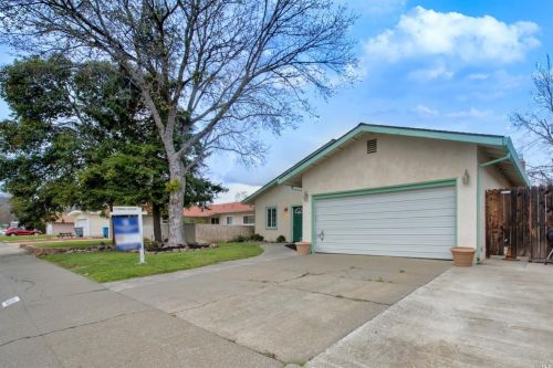 200 Juniper St, Vacaville CA 95688-2736 exterior