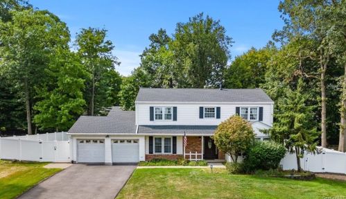 21 Yorkshire Dr, Airmont, NY 10901-7267