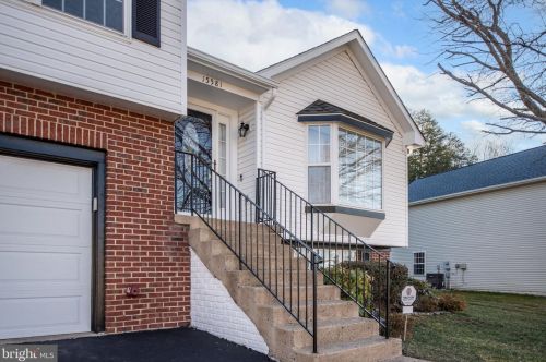 15581 Andover Heights Dr, Woodbridge VA  22193-1071 exterior