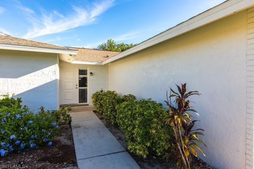 141 27th St, Cape Coral, FL 33904-2726