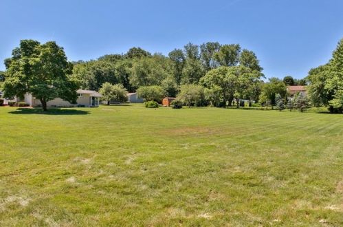 1379 Venetia Rd, Eighty Four, PA 15330-2682