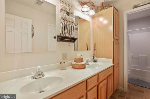 52 Oak Crest Dr, Richmond National Battlefiel VA  22835-1579 exterior