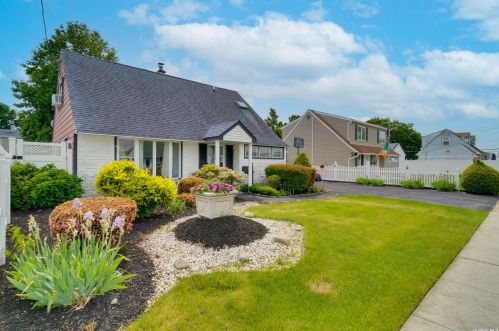 2348 5th St, Hempstead, NY 11554-2638