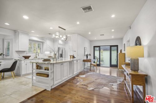 12202 Hartsook St, North Hollywood CA  91601-3961 exterior