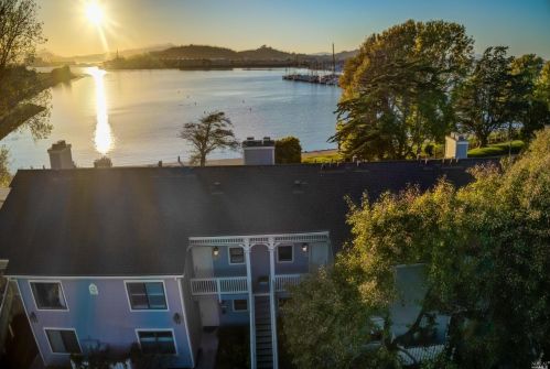 164 Lakeshore Ct, Richmond, CA 94804-4598