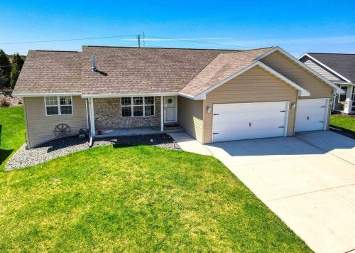3022 Emmalane Dr, Green Bay, WI 54311-7477
