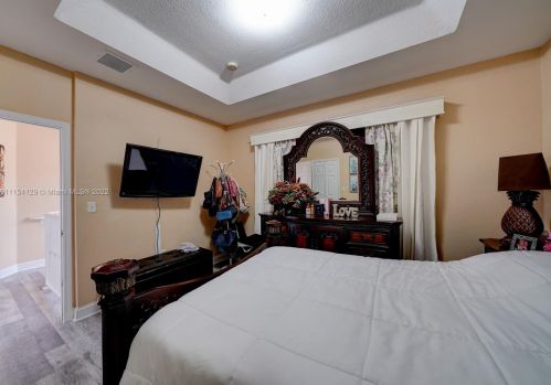 17845 74th Ct, Hialeah FL  33015-8441 exterior