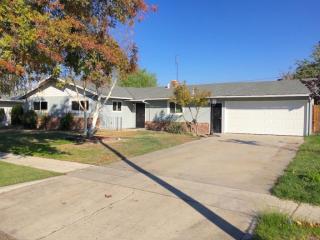 3966 6th St, Fresno, CA 93726-7431