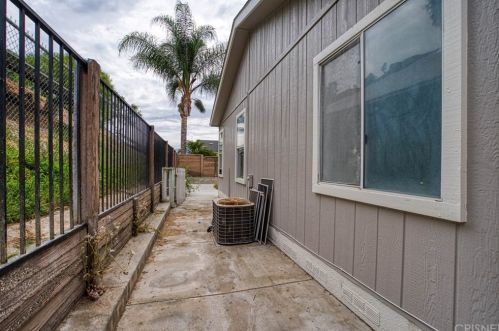 20049 Northcliff Dr, Santa Clarita CA  91351-5792 exterior